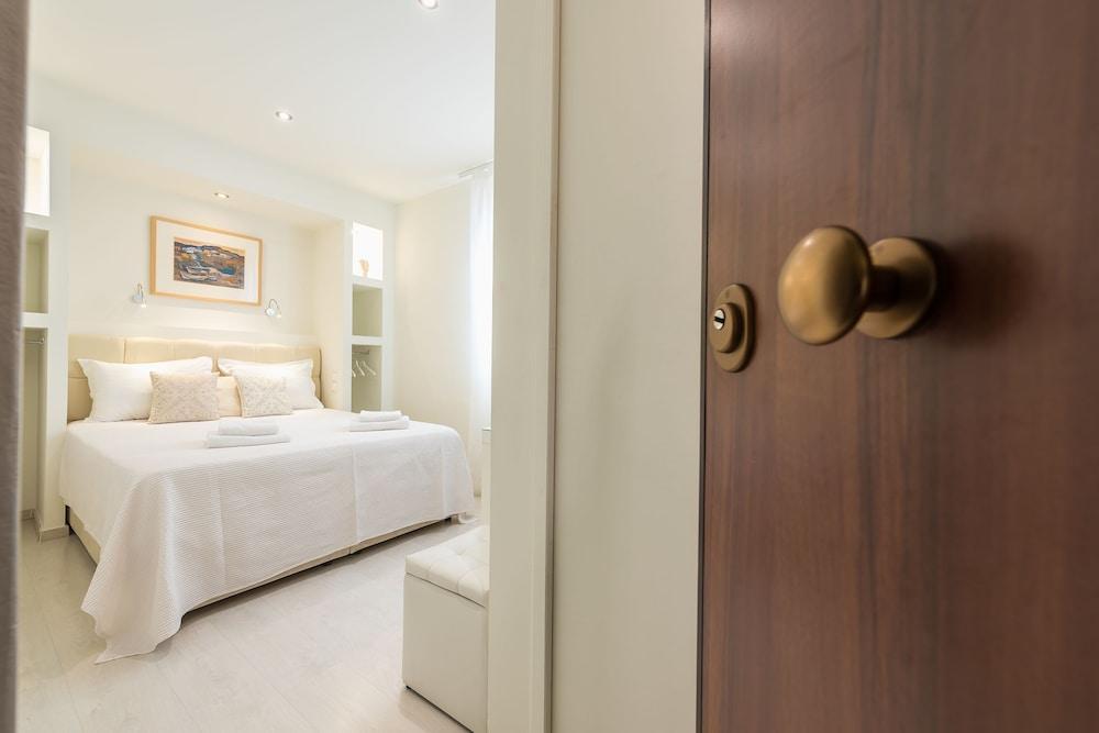 Dema Luxury Suites - Perikleous E1 Афины Экстерьер фото