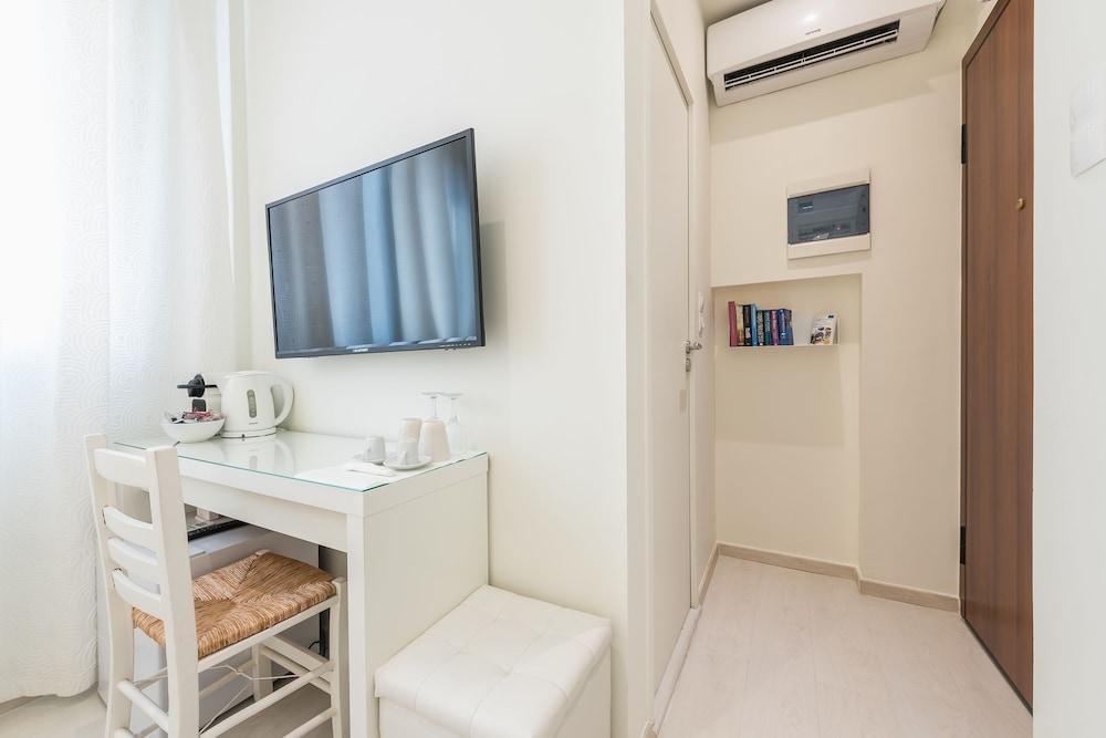 Dema Luxury Suites - Perikleous E1 Афины Экстерьер фото