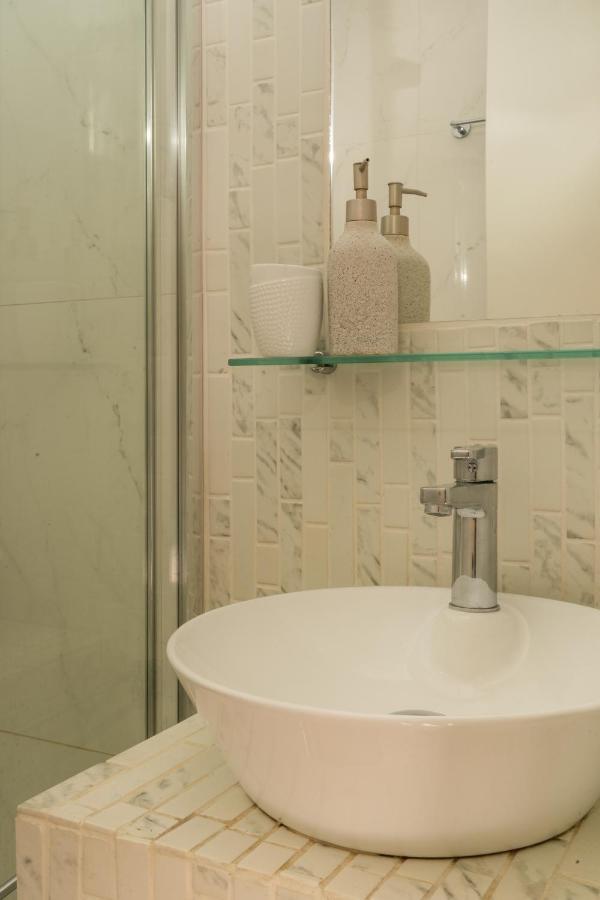 Dema Luxury Suites - Perikleous E1 Афины Экстерьер фото